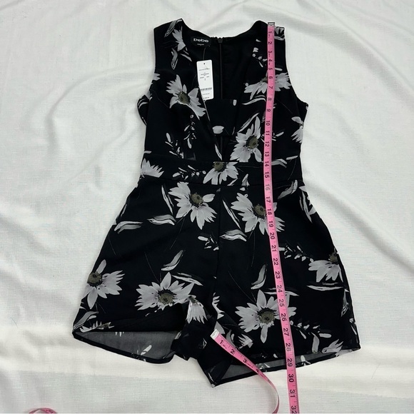 BeBe Women's Size 2 Black Banded Floral Printed GGT Romper NEW - Picture 15 of 16